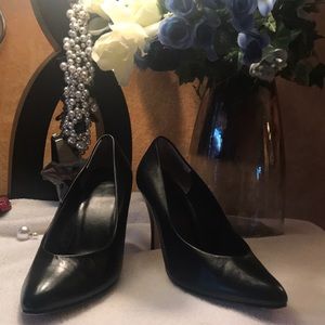 Newport News Fine Leather Uppers Black Heels 7 1/2